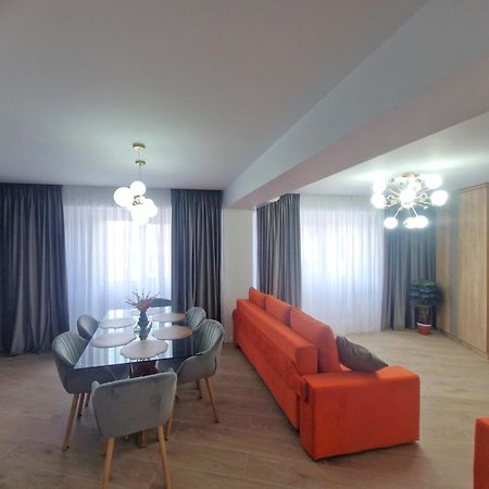 Ultracentral Luxury Apartament Curtea De Arges Ngoại thất bức ảnh