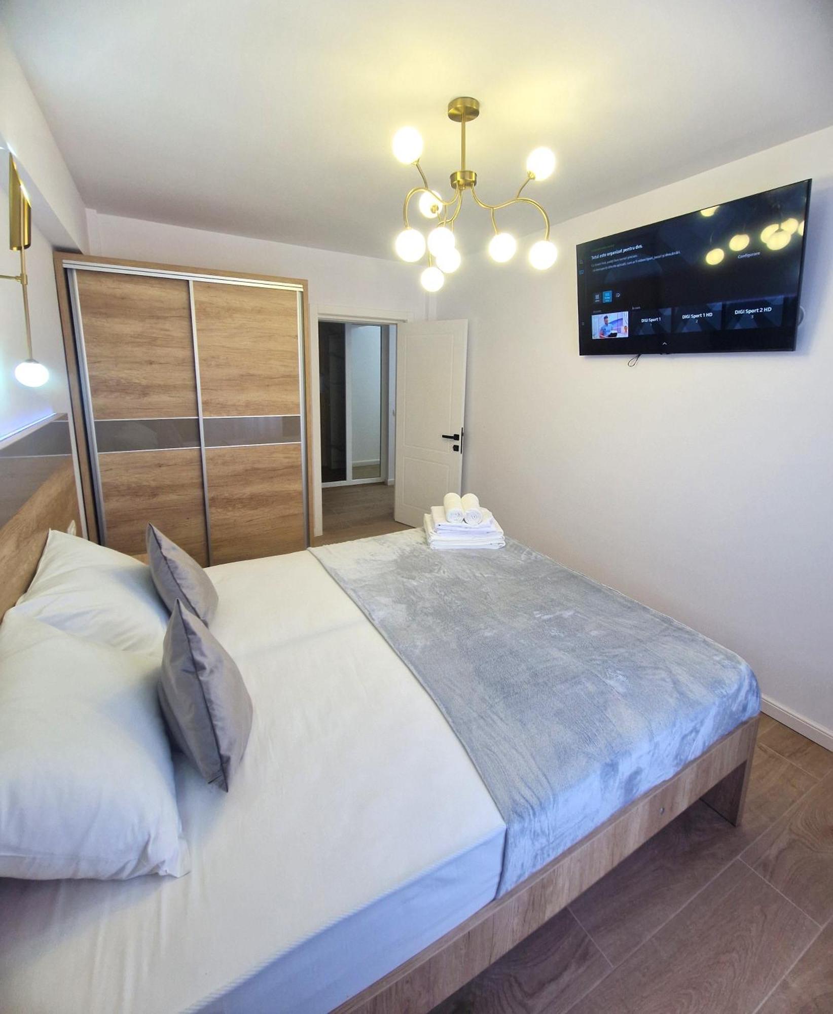 Ultracentral Luxury Apartament Curtea De Arges Ngoại thất bức ảnh